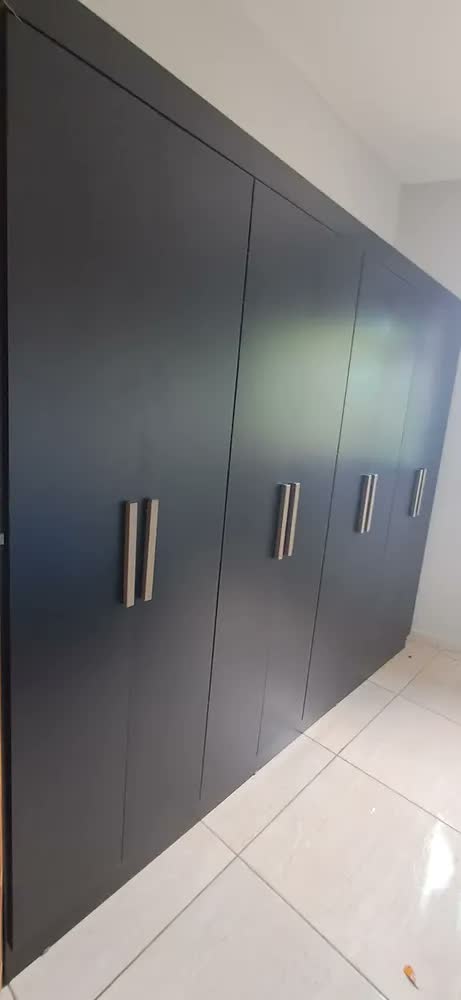 foto de Guarda Roupa Casal 8 Portas Preto Espresso Móveis 4 Gavetas MDF 200x237x47cm