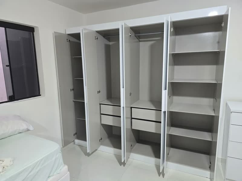 foto de Guarda Roupa Casal Lisboa 8 Portas 4 Gavetas