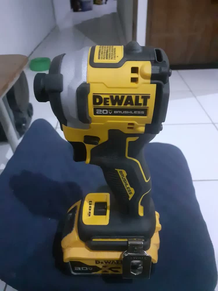 foto de Parafusadeira De Impacto 1/4'' Atomic Brushless DEWALT DCF850B-B3