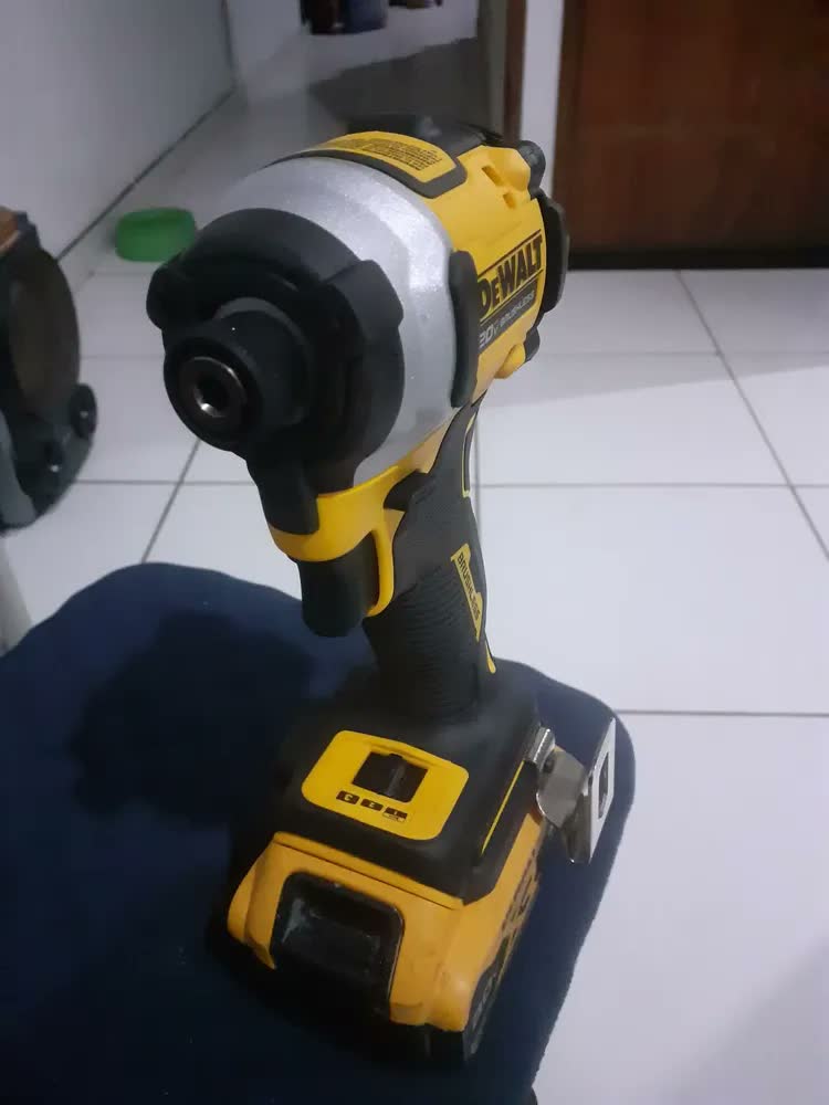 foto de Parafusadeira De Impacto 1/4'' Atomic Brushless DEWALT DCF850B-B3