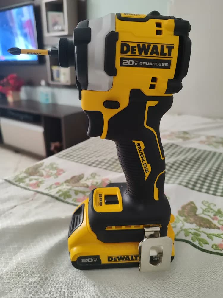 foto de Parafusadeira De Impacto 1/4'' Atomic Brushless DEWALT DCF850B-B3