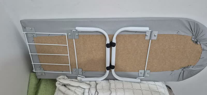 foto de Tabua Passa Roupa Portátil Pé Dobrável Cama Mesa Porta Ferro