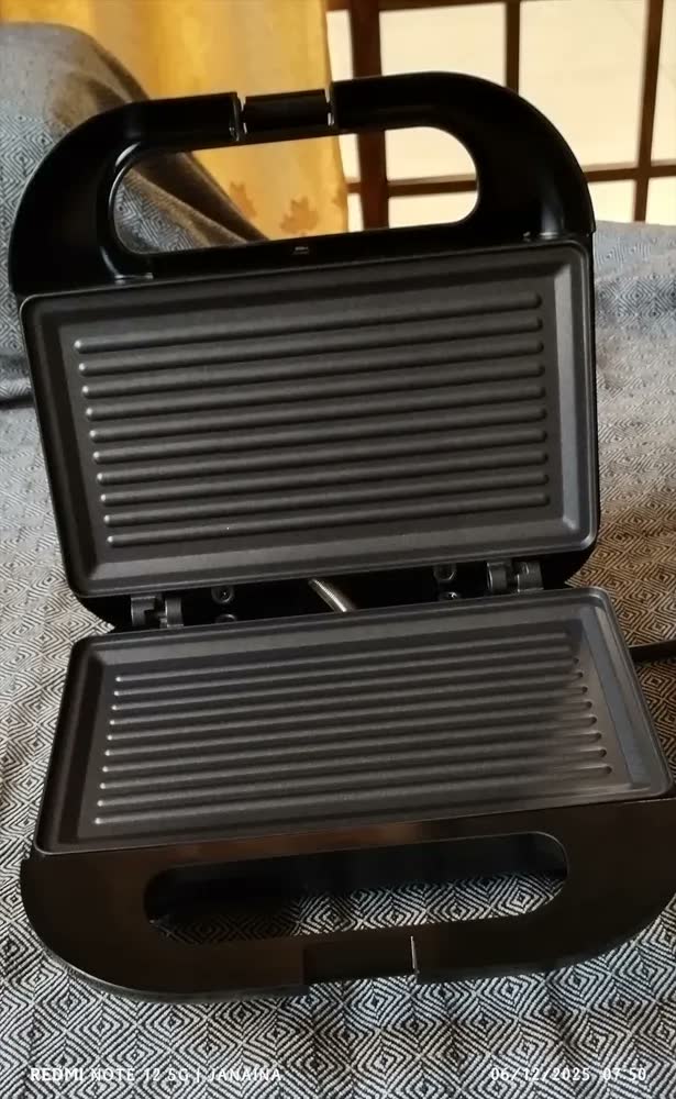 foto de Sanduicheira E Grill Britânia Bgre01 2 Em 1 750w Cor Preto