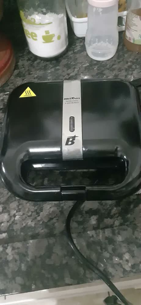 foto de Sanduicheira E Grill Britânia Bgre01 2 Em 1 750w Cor Preto