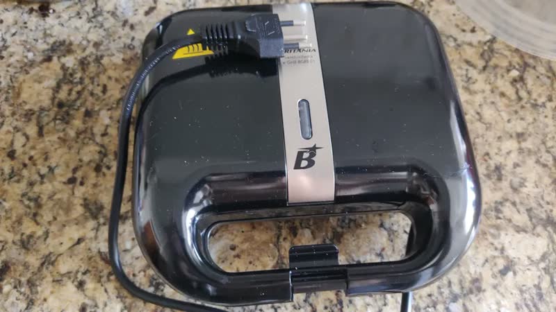 foto de Sanduicheira E Grill Britânia Bgre01 2 Em 1 750w Cor Preto
