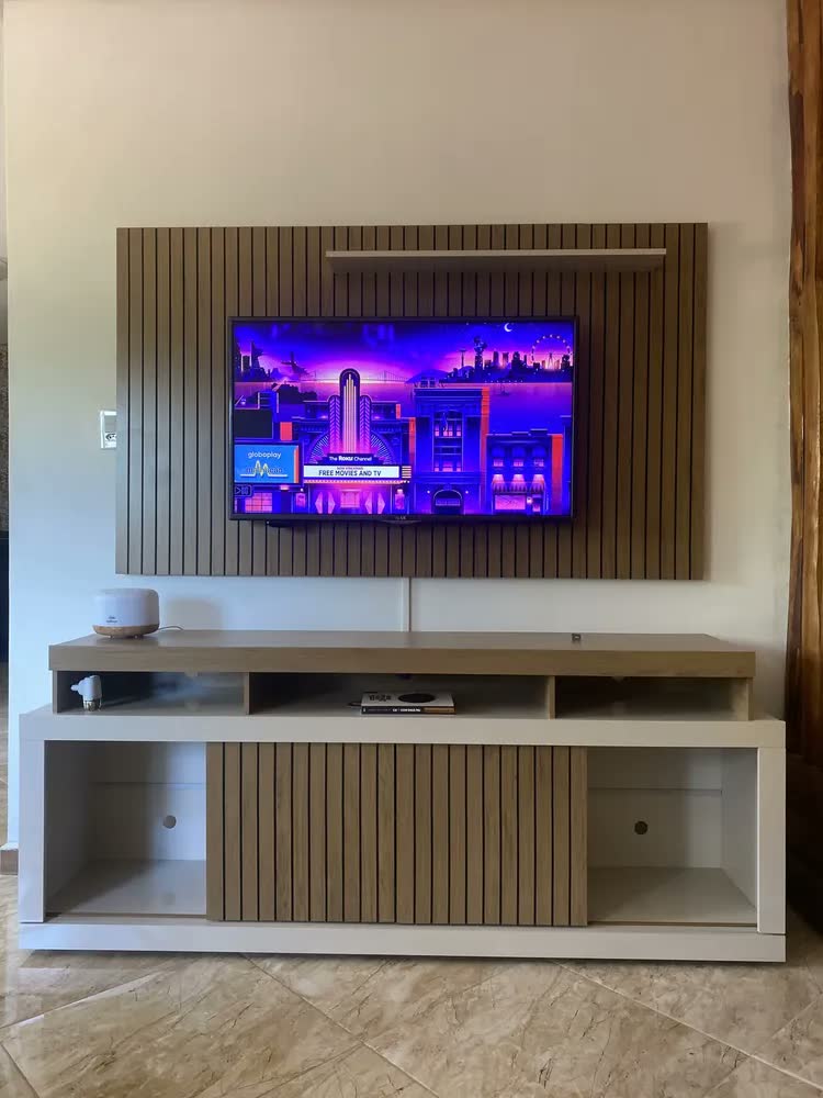 foto de Rack Bancada com Painel Ripado para TV até 65 Polegadas 1,80m Panamá Buriti / Off White Caemmun