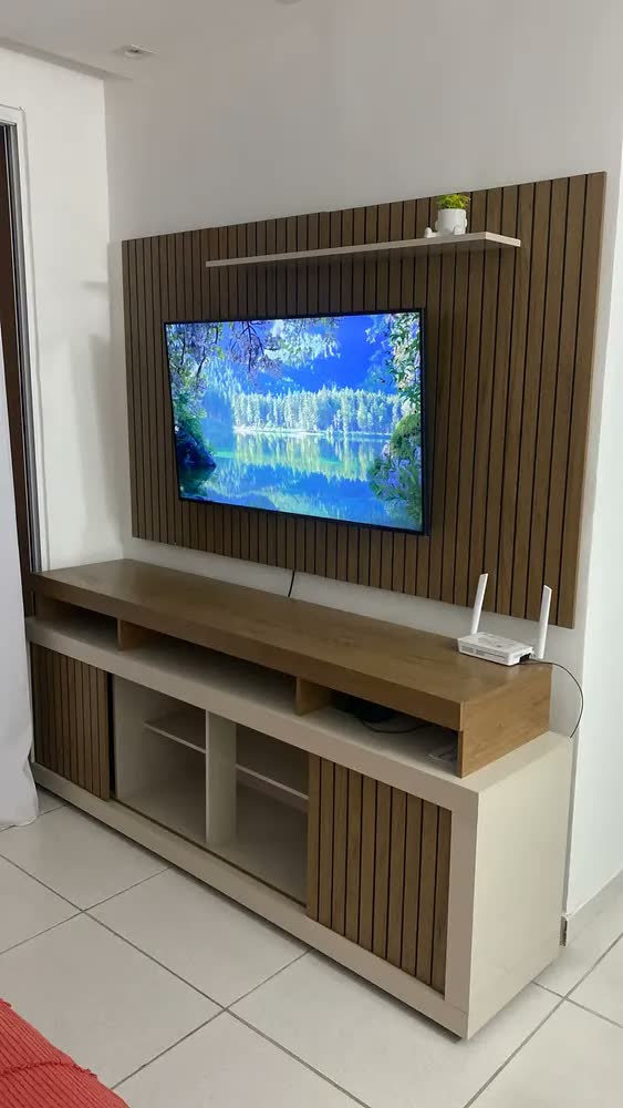 foto de Rack Bancada com Painel Ripado para TV até 65 Polegadas 1,80m Panamá Buriti / Off White Caemmun