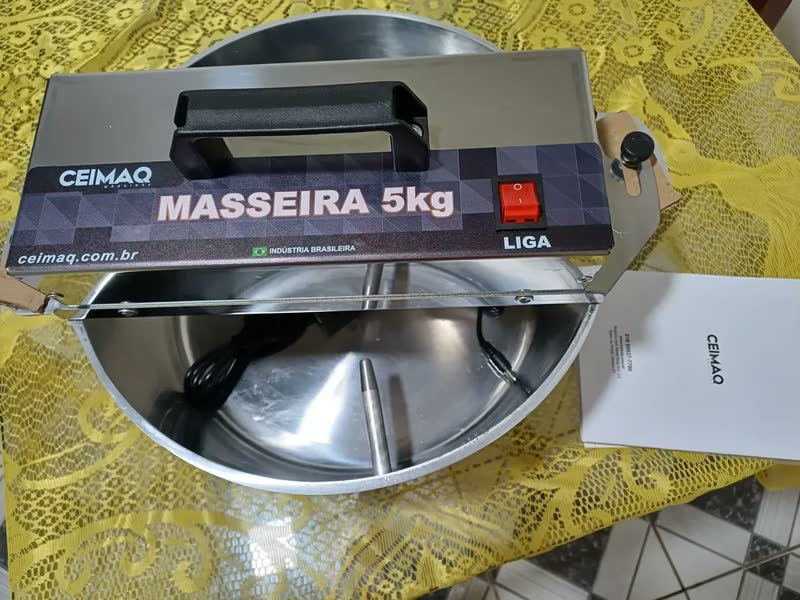 foto de Ceimaq Maquinas Maquina De Bater E Cozinhar Massa De Salgado E Doces 5kg Profissional