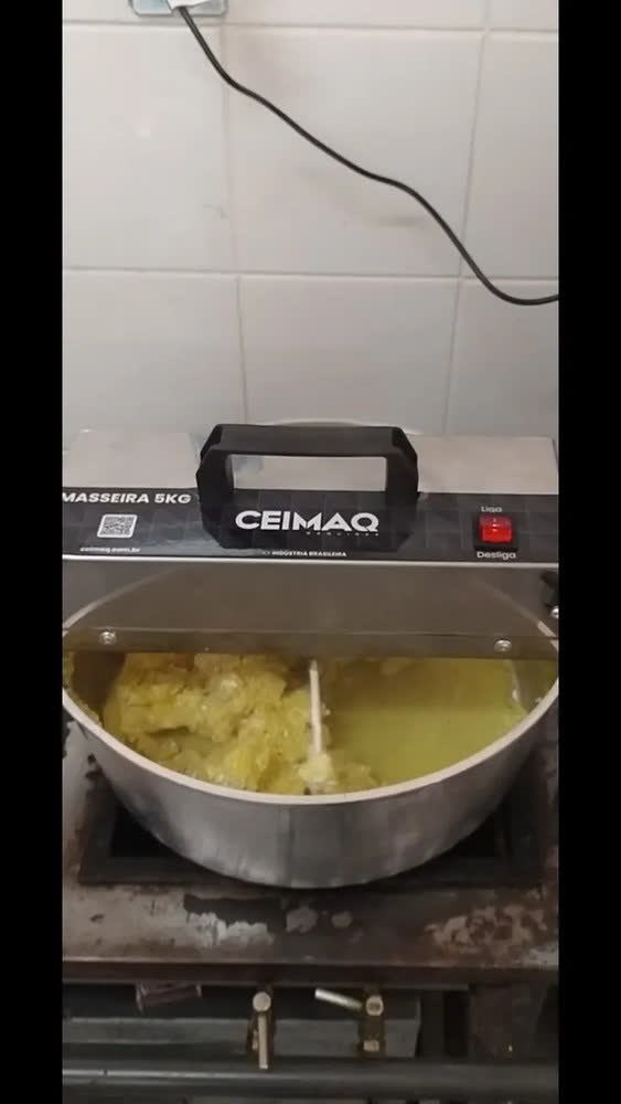 foto de Ceimaq Maquinas Maquina De Bater E Cozinhar Massa De Salgado E Doces 5kg Profissional