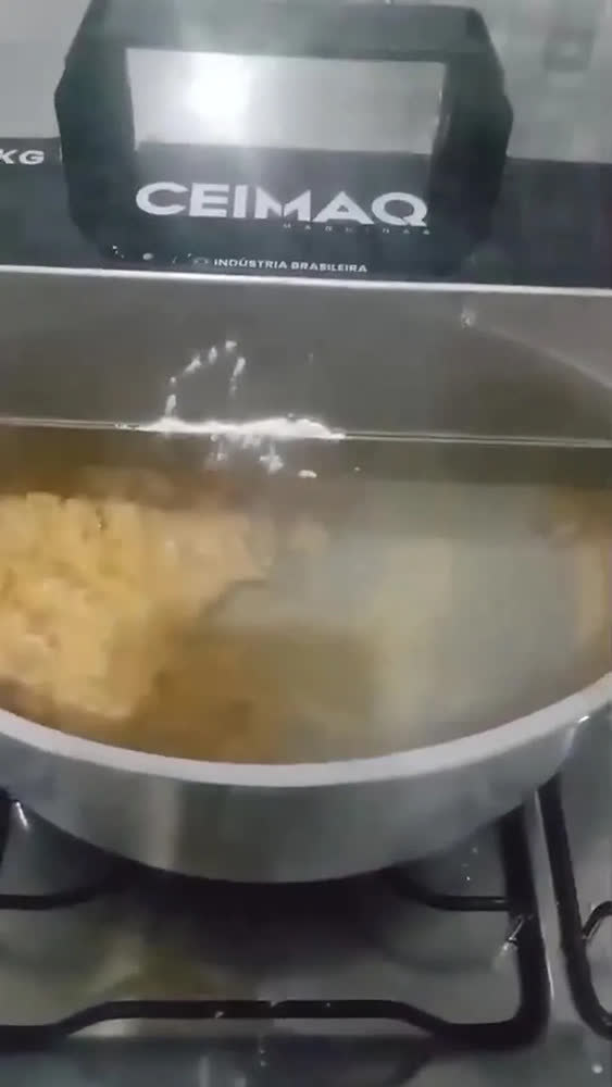 foto de Ceimaq Maquinas Maquina De Bater E Cozinhar Massa De Salgado E Doces 5kg Profissional