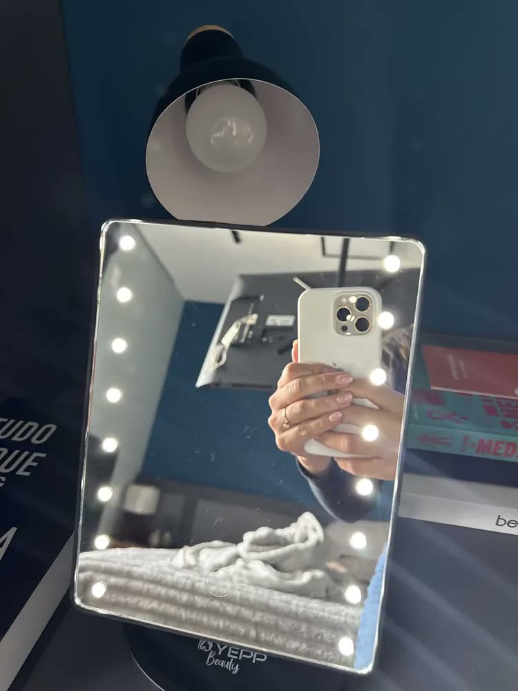 foto de Espelho Camarim De Mesa Com Luz Led Para Maquiagem Portátil