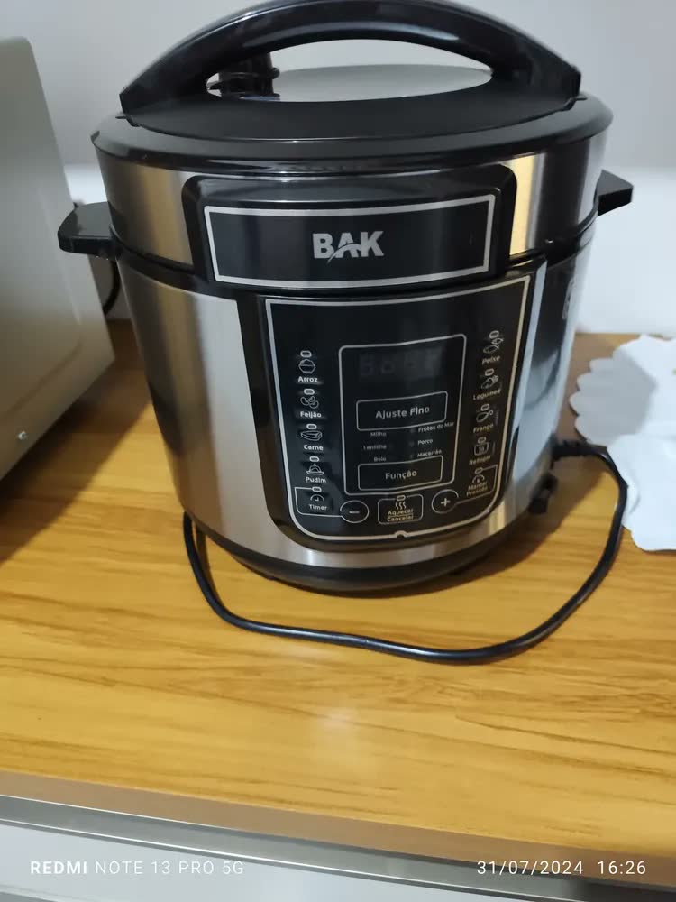 foto de Panela Pressão Elétrica Bak 5L Vermelha Inox 60Hz Desligamento Automático