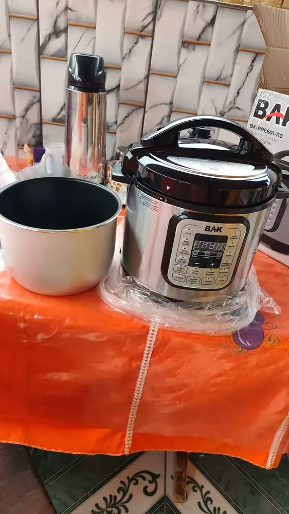 foto de Panela Pressão Elétrica Bak 5L Vermelha Inox 60Hz Desligamento Automático