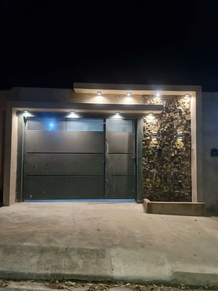 foto de Spot Sobrepor Slim Teto Beiral 5w Preto Externo Interno Estrutura Preto Led Quente