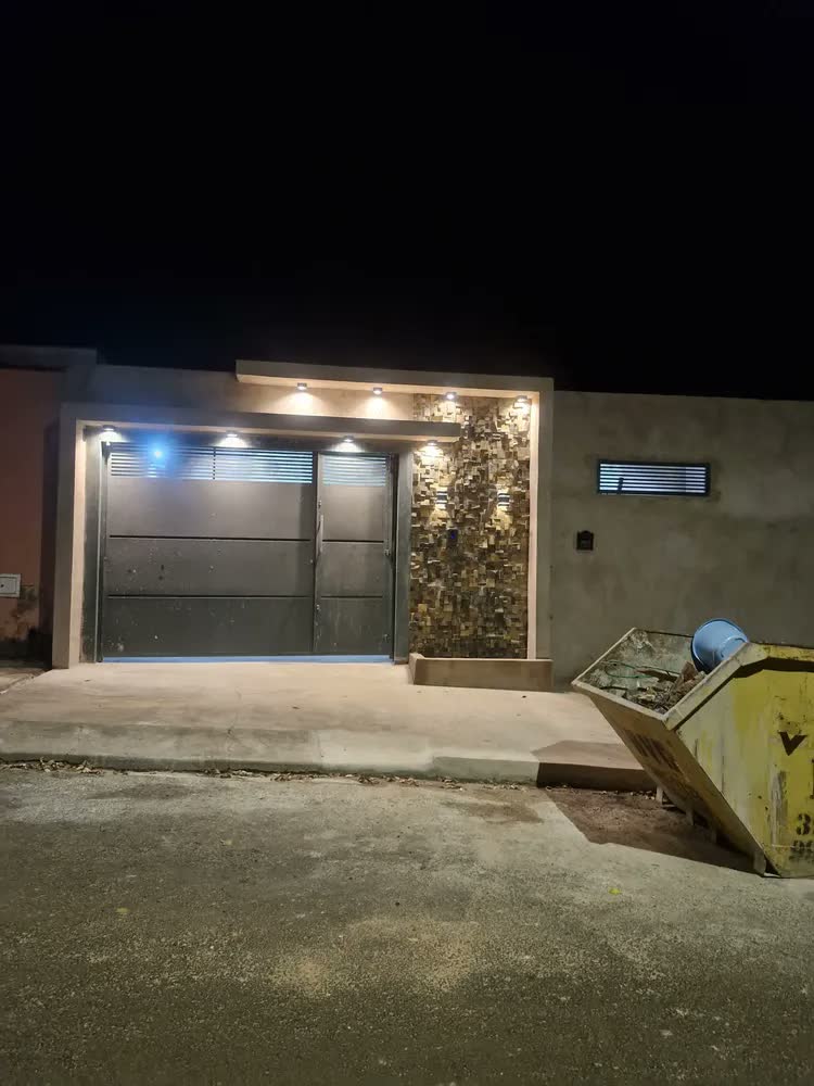 foto de Spot Sobrepor Slim Teto Beiral 5w Preto Externo Interno Estrutura Preto Led Quente