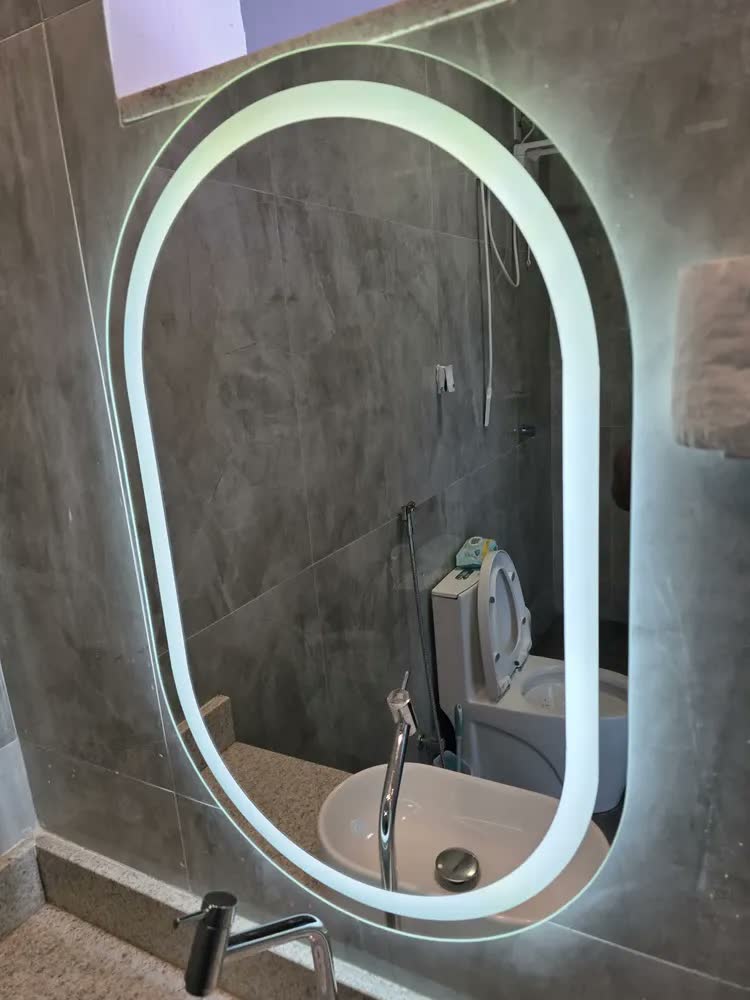 foto de Espelho Oval Jateado Com Led 3 Cores 50x80 Lapidado Moldura Branco Frio