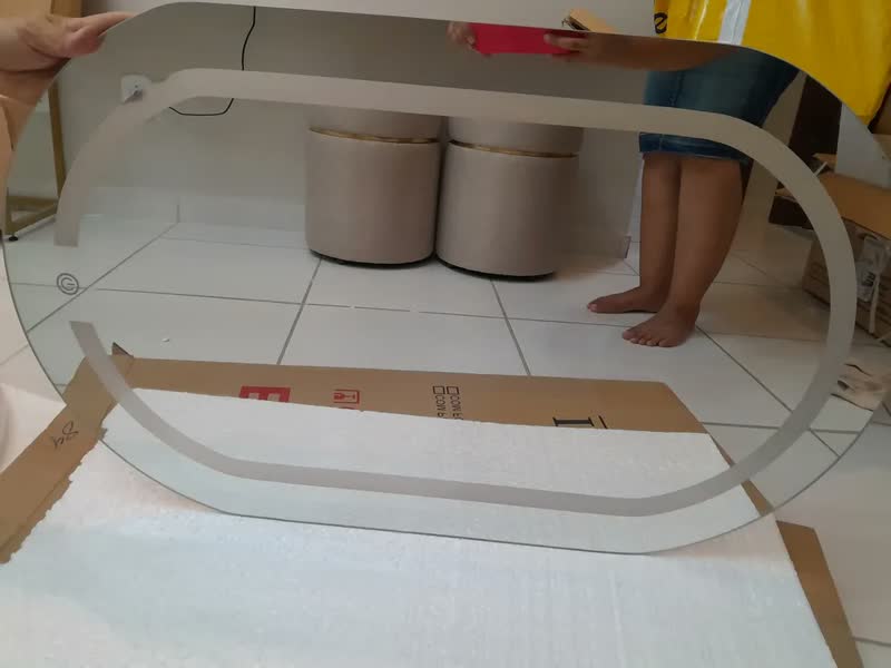 foto de Espelho Oval Jateado Com Led 3 Cores 50x80 Lapidado Moldura Branco Frio