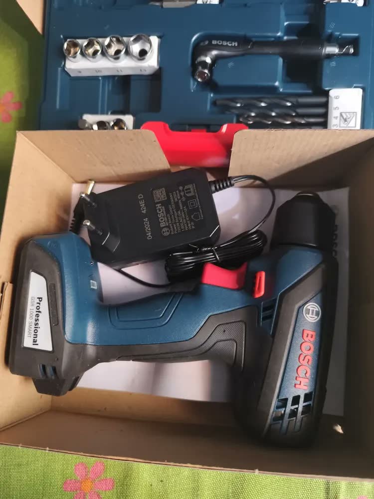foto de Parafusadeira E Furadeira Gsr1000 Com Estojo De Brocas Smart Bosch