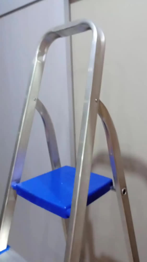 foto de Escada 6 Degraus Alumínio Tesoura Doméstica Reforçada Mor