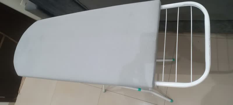 foto de Tábua De Passar Roupa Simão Comercial Aço Porta-Ferro Dobrável