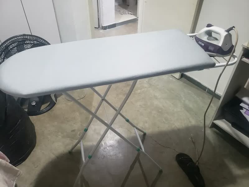 foto de Tábua De Passar Roupa Simão Comercial Aço Porta-Ferro Dobrável
