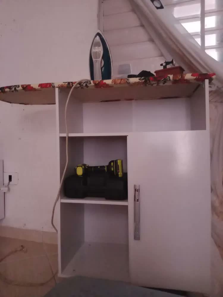 foto de Tábua de Passar Roupa com Cômoda e Prateleiras – Bela Store