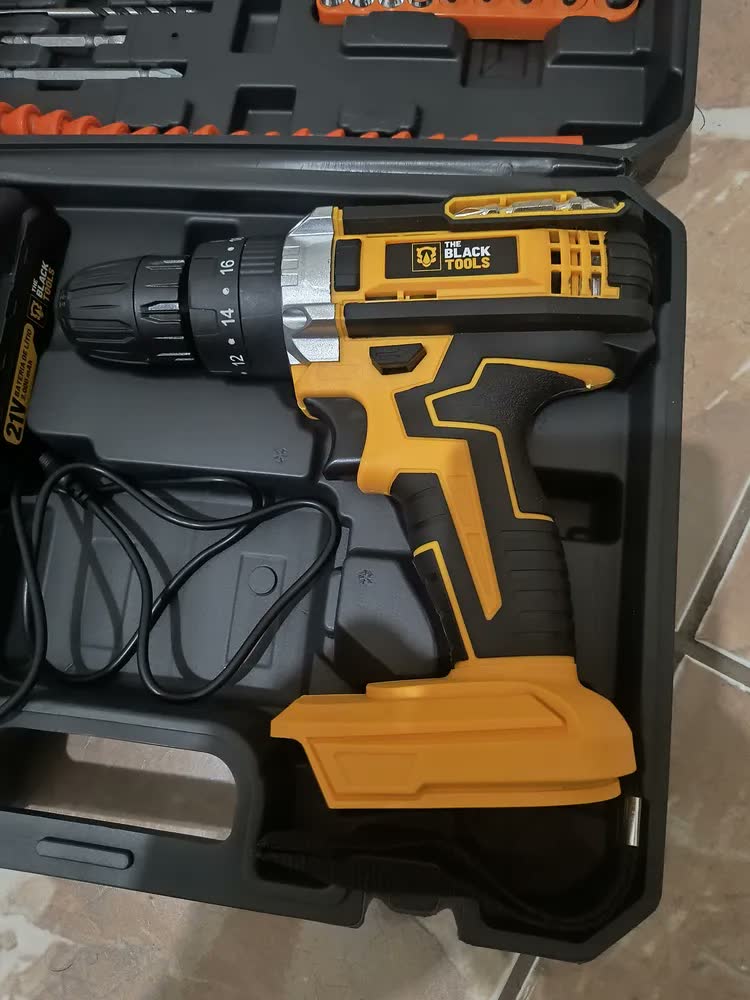 foto de Parafusadeira E Furadeira Impacto The Black Tools Tb-21pw 3/8 Cor Amarelo Frequência 50/60 Hz