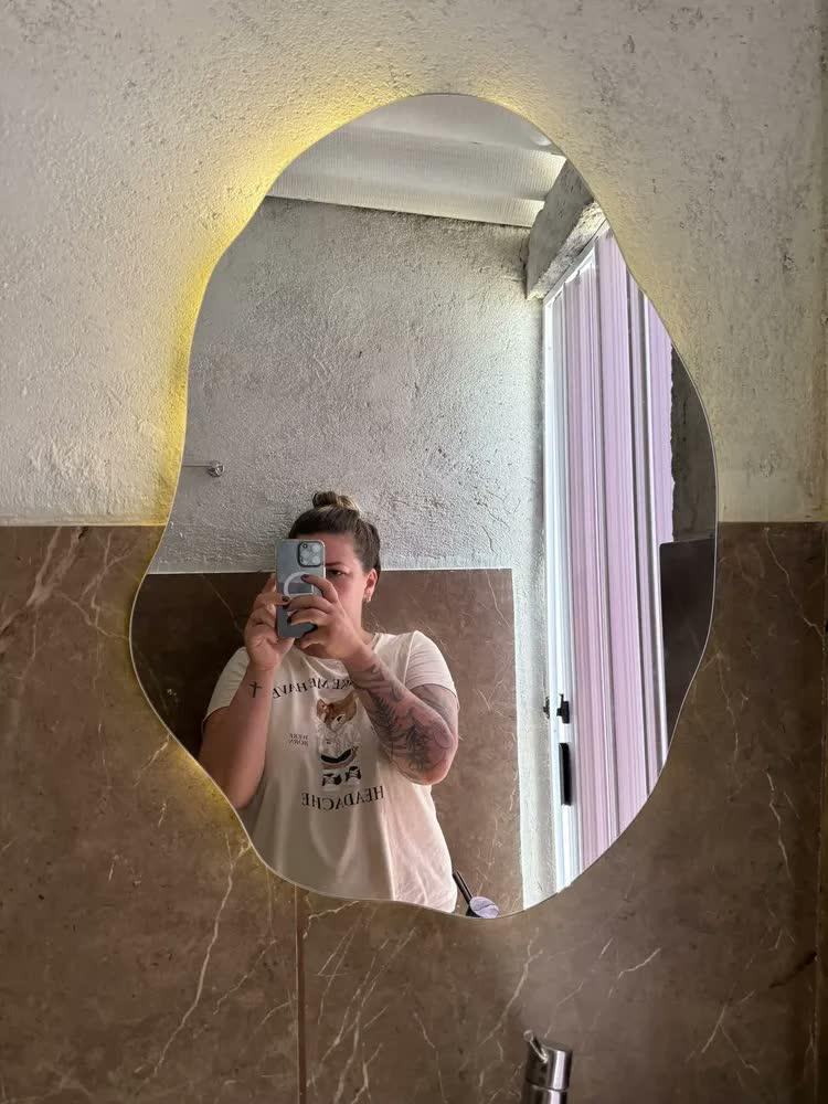 foto de Espelho Orgânico Parede Lopazzi 70x50 Lapidado Com Suporte Sem Moldura Design Moderno Luxo