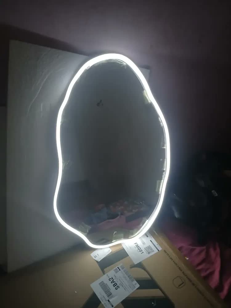 foto de Espelho Orgânico Parede Lopazzi 70x50 Lapidado Com Suporte Sem Moldura Design Moderno Luxo