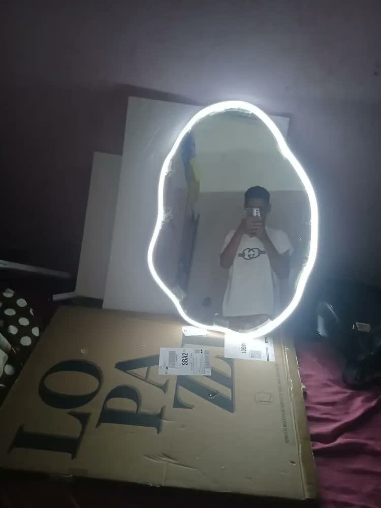 foto de Espelho Orgânico Parede Lopazzi 70x50 Lapidado Com Suporte Sem Moldura Design Moderno Luxo