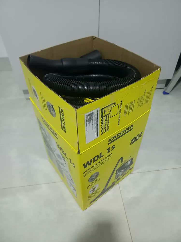 foto de Aspirador de Pó e Água Kärcher WDL 1s 1700W Tanque 12L Alcance de 7,5 m Filtro HEPA e Função Soprador