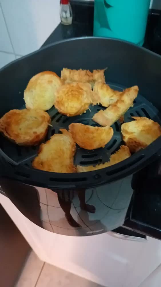 foto de Fritadeira Elétrica Air Fryer WAP Sem Óleo 4L 1500W Antiaderente Preta