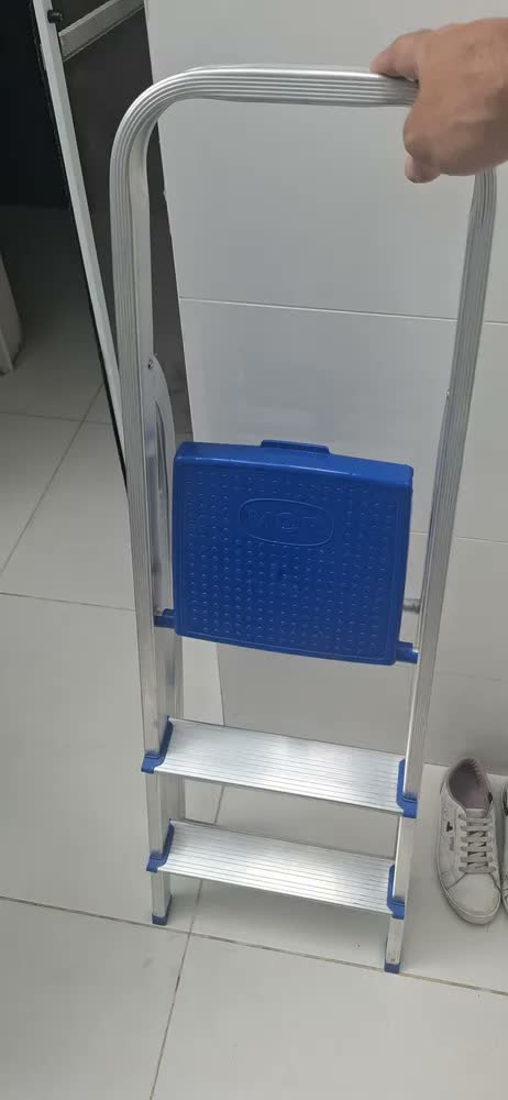 foto de Escada Alumínio 3 Degraus Tesoura Capacidade 120kg Mor