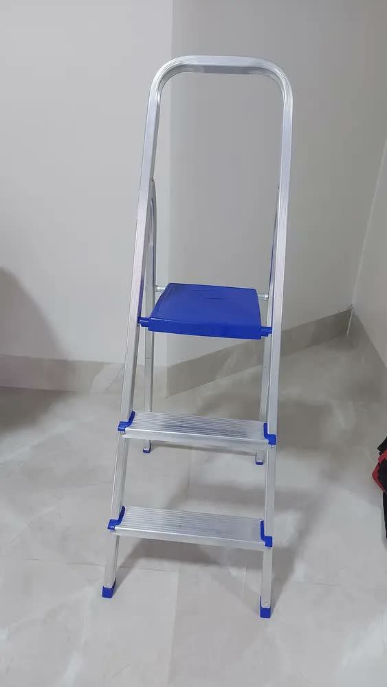 foto de Escada Alumínio 3 Degraus Tesoura Capacidade 120kg Mor