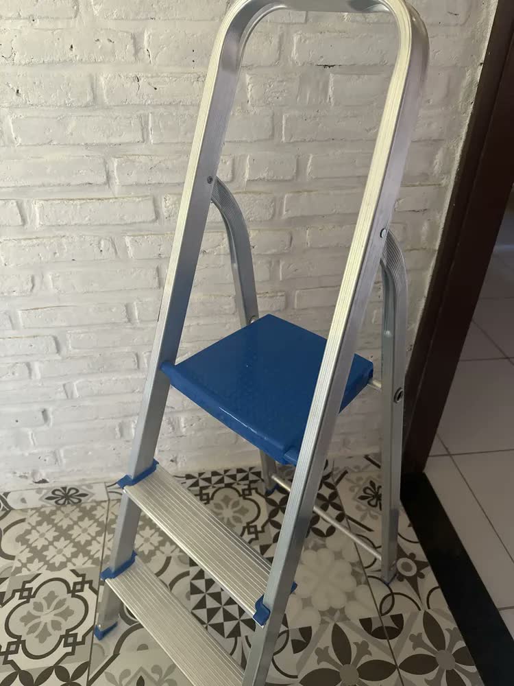 foto de Escada Alumínio 3 Degraus Tesoura Capacidade 120kg Mor