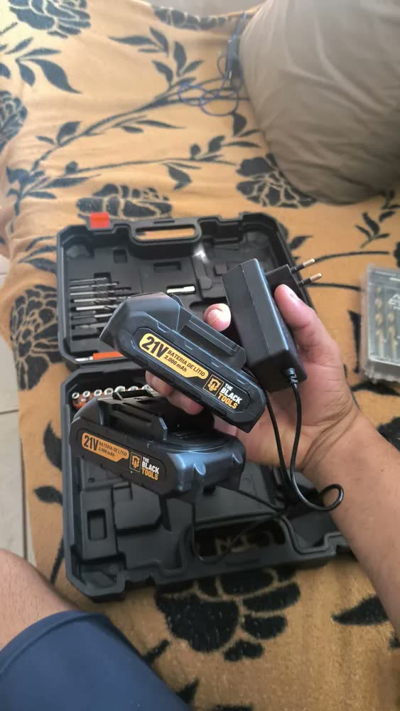 foto de Parafusadeira Furadeira De Impacto Profissional 21v Tb21pw Com Kit Brocas E Buchas 300 Peças The Black Tools