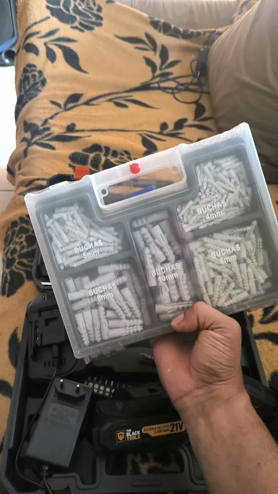 foto de Parafusadeira Furadeira De Impacto Profissional 21v Tb21pw Com Kit Brocas E Buchas 300 Peças The Black Tools