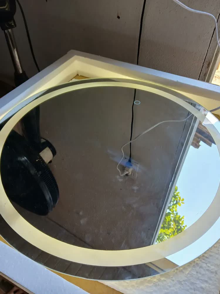 foto de Espelho Redondo LED Touch para Parede 50 cm