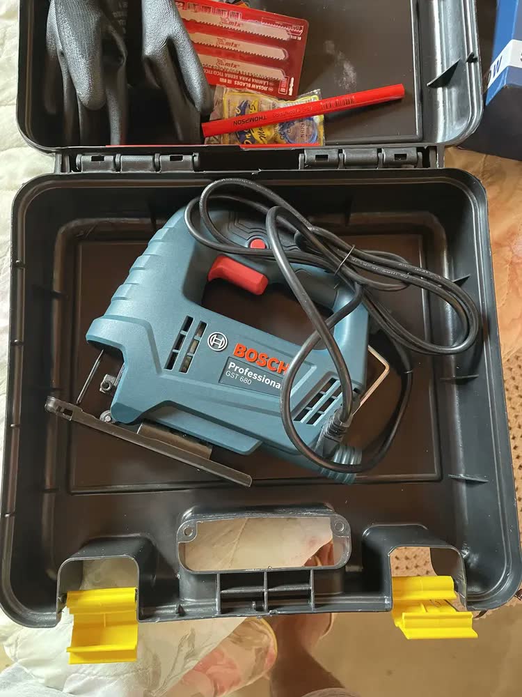 foto de Serra Tico-tico 500w Gst 680 Bosch C/ Kit Serras E Maleta