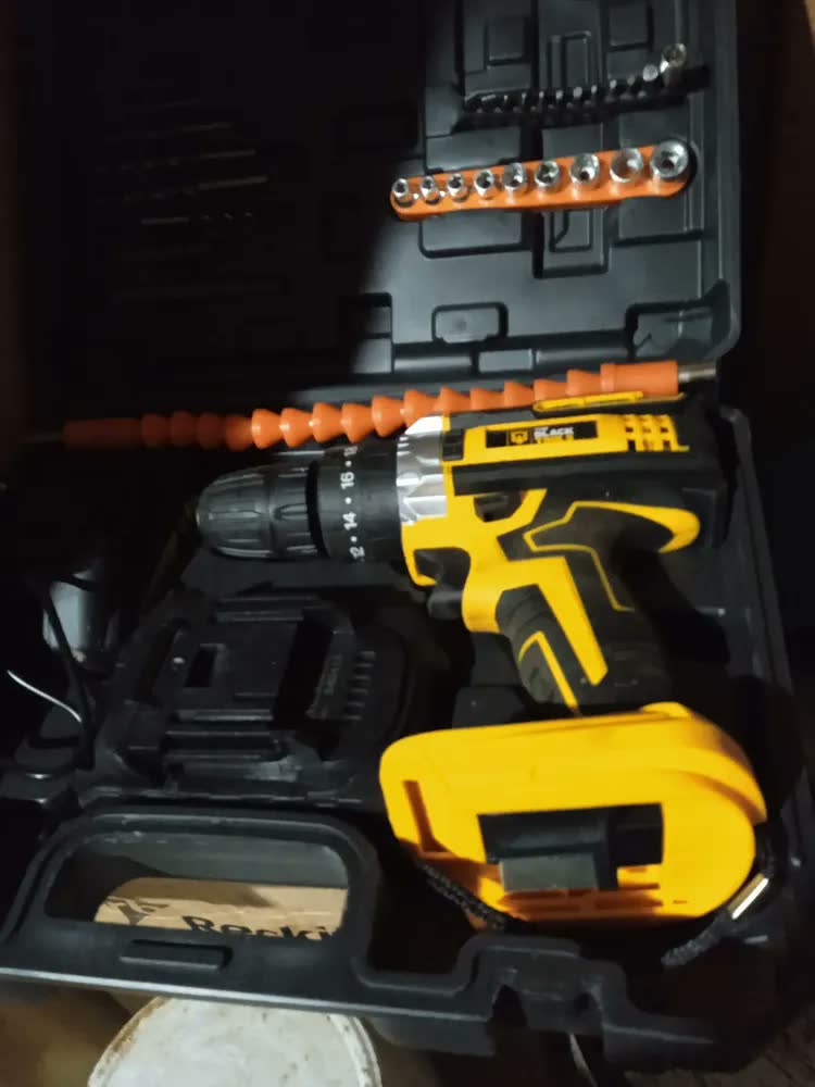 foto de Parafusadeira E Furadeira De Impacto Tb-21pw 21v 3/8 The Black Tools Com Jogo De Soquetes 40 Peças
