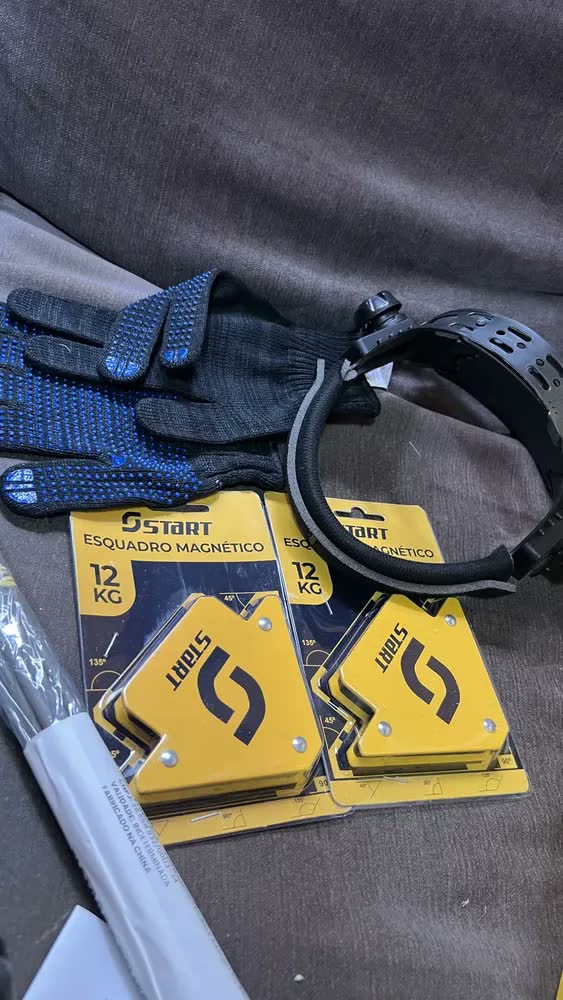foto de Maquina De Solda Inversora Eletrica 200a The Black Tools Arc200 Com Máscara De Solda Automática E Acessórios