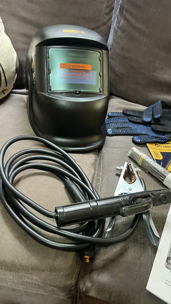 foto de Maquina De Solda Inversora Eletrica 200a The Black Tools Arc200 Com Máscara De Solda Automática E Acessórios