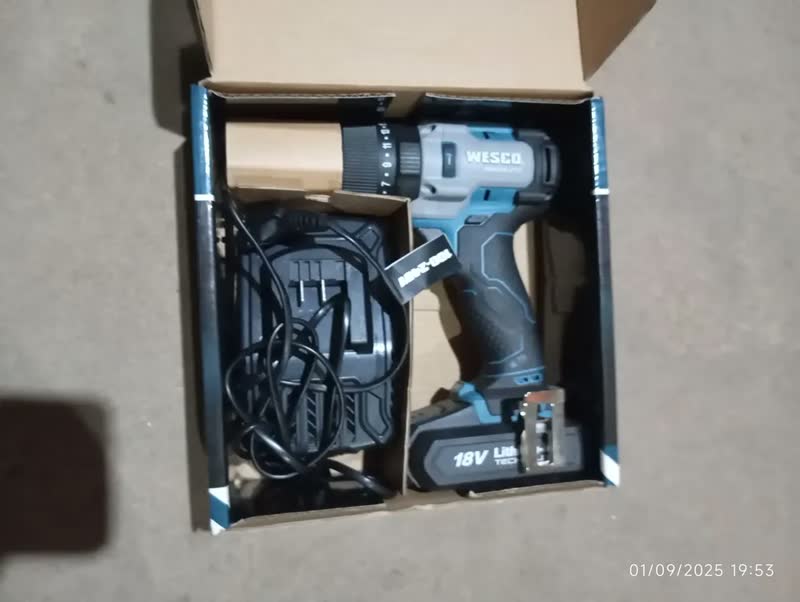 foto de Parafusadeira Furadeira De Impacto Bateria 18v Ws2419 Wesco Cor Azul com Preto Bivolt