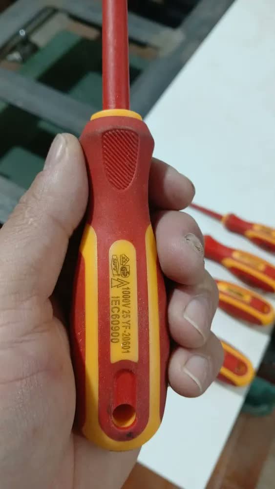 foto de Jogo De Chaves Fenda Phillips Isolada Eletricista Iec60900 Vonder 1.000v