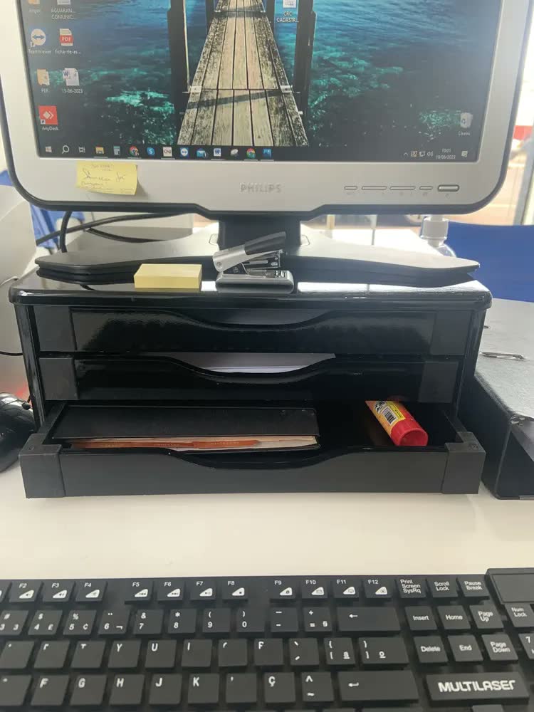 foto de Suporte Monitor Mesa Souza 3 Gavetas Preto MDF Fixo 16x39 cm