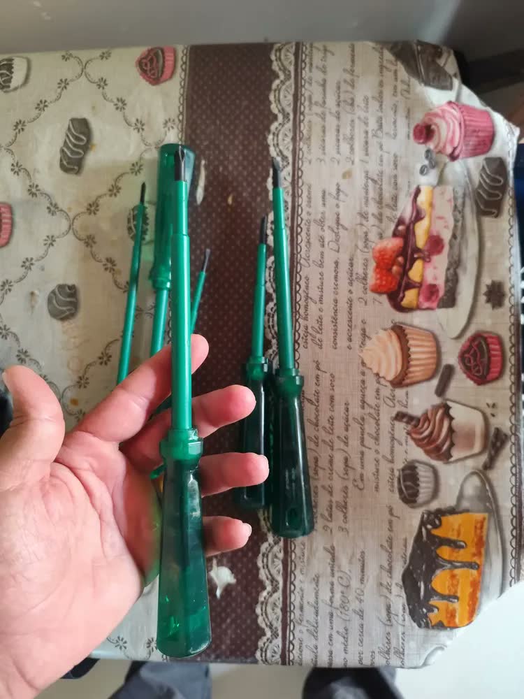 foto de Jogo De Chave Fenda/phillips Isolada 6 Peças St08041l Sata Cor Verde
