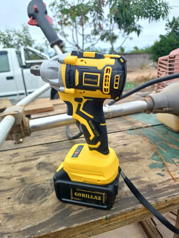 foto de Parafusadeira Chave de Impacto Gorillaz Brushless 21V Com 2 Baterias e Soquetes