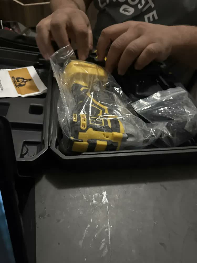 foto de Parafusadeira Chave de Impacto Gorillaz Brushless 21V Com 2 Baterias e Soquetes