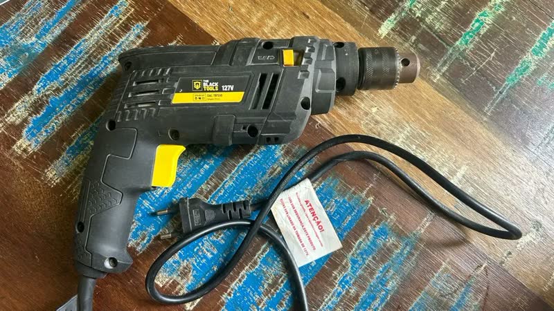 foto de Furadeira De Impacto 550w 3/8 10mm The Black Tools Com Acessórios Kit 300 Peças Brocas E Buchas