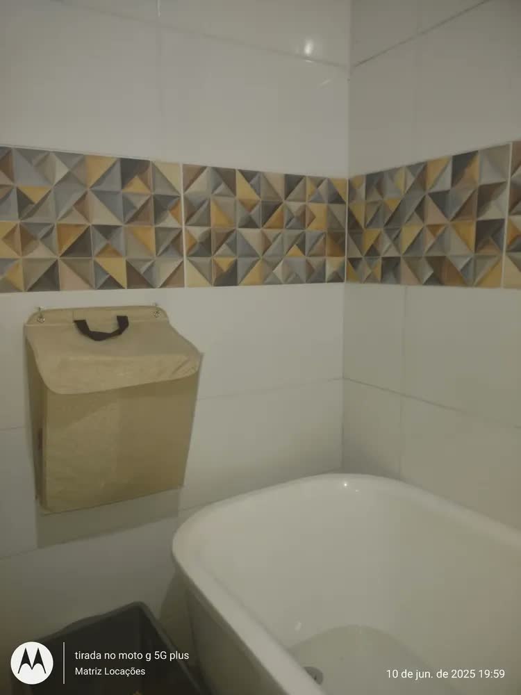 foto de Cesto De Roupa Suja De Parede Dobrável Adesivo  Resistente